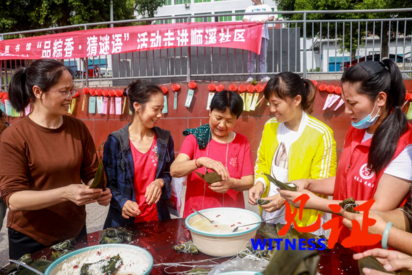 忠县图书馆：粽香飘溢，浓浓温情进社区