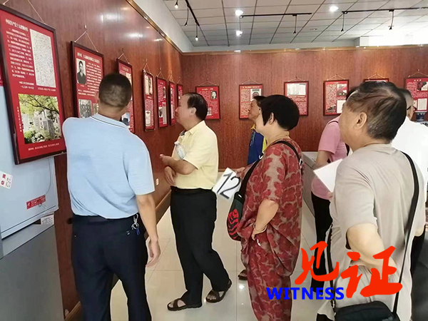 赓续红色传统文化 喜迎党的二十大 ——綦江区红色藏品及古玩艺术品巡展受到市民热烈欢迎